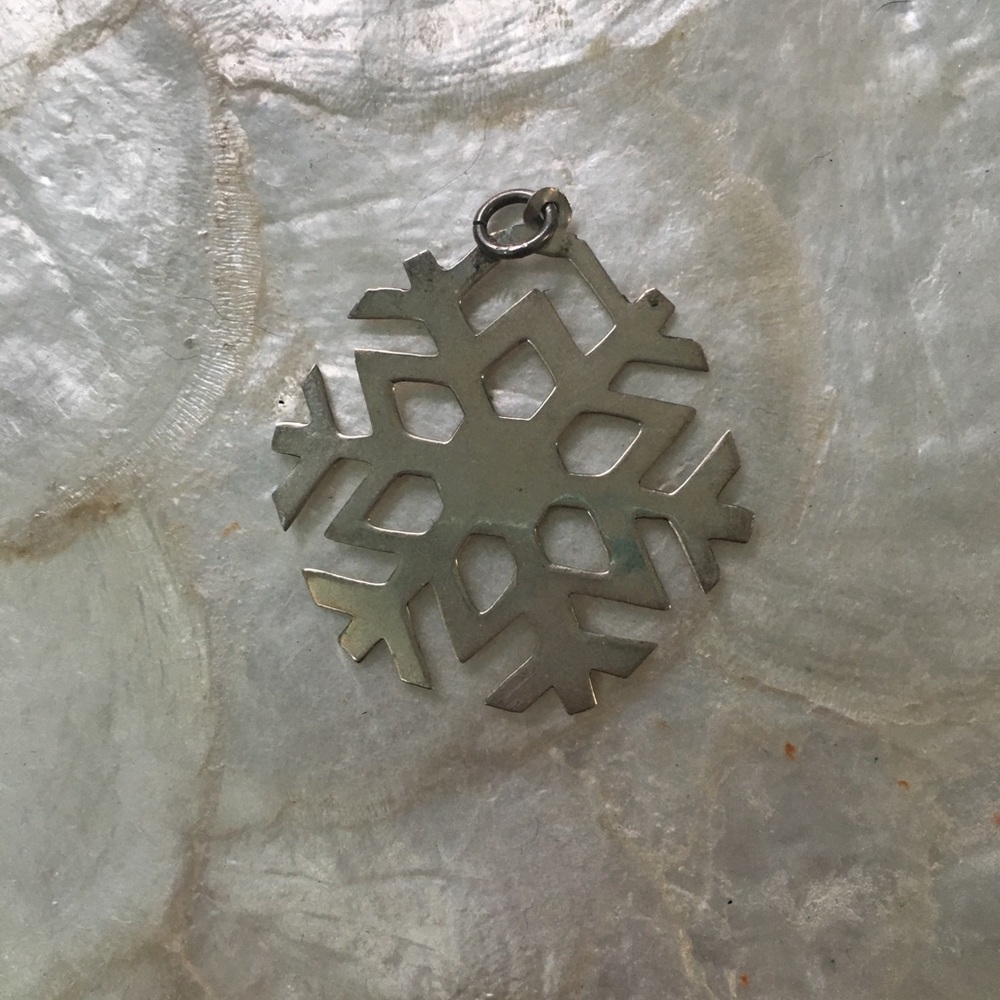 Beautiful 925 silver snowflake necklace charm